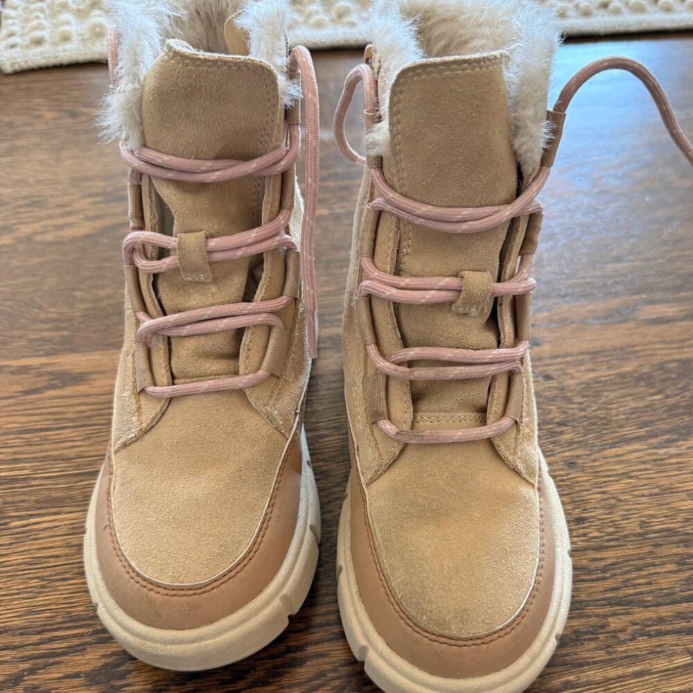 Sorel girls snow boots size 1
